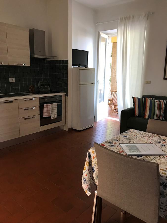 Апарт отель Residenza Le Logge Торри-дель-Бенако Экстерьер фото