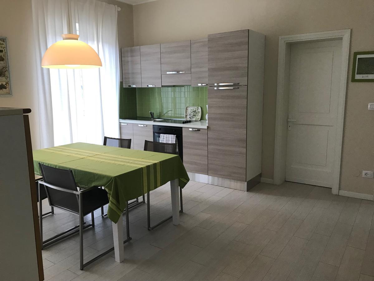 Апарт отель Residenza Le Logge Торри-дель-Бенако Экстерьер фото